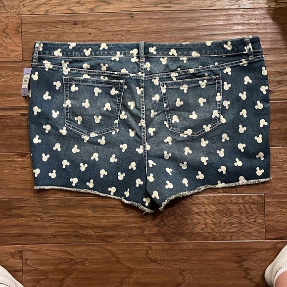 Torrid Disney Mickey Mouse Print Denim Distressed Shorts Size 26 - Picture 5 of 6